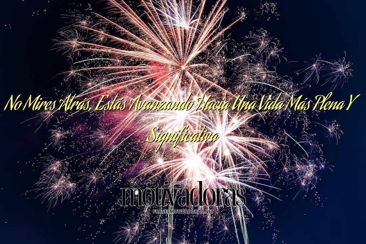 No Mires Atrás, Estás Avanzando Hacia Una Vida Más Plena Y Significativa