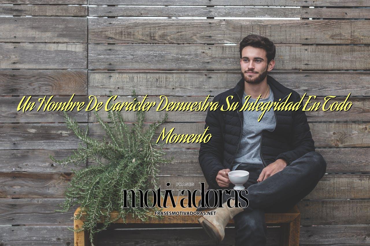Un Hombre De Carácter Demuestra Su Integridad En Todo Momento